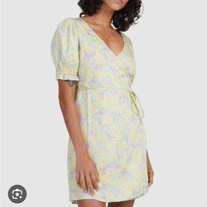 NWT Billabong Floral Wrap Tie Dress S